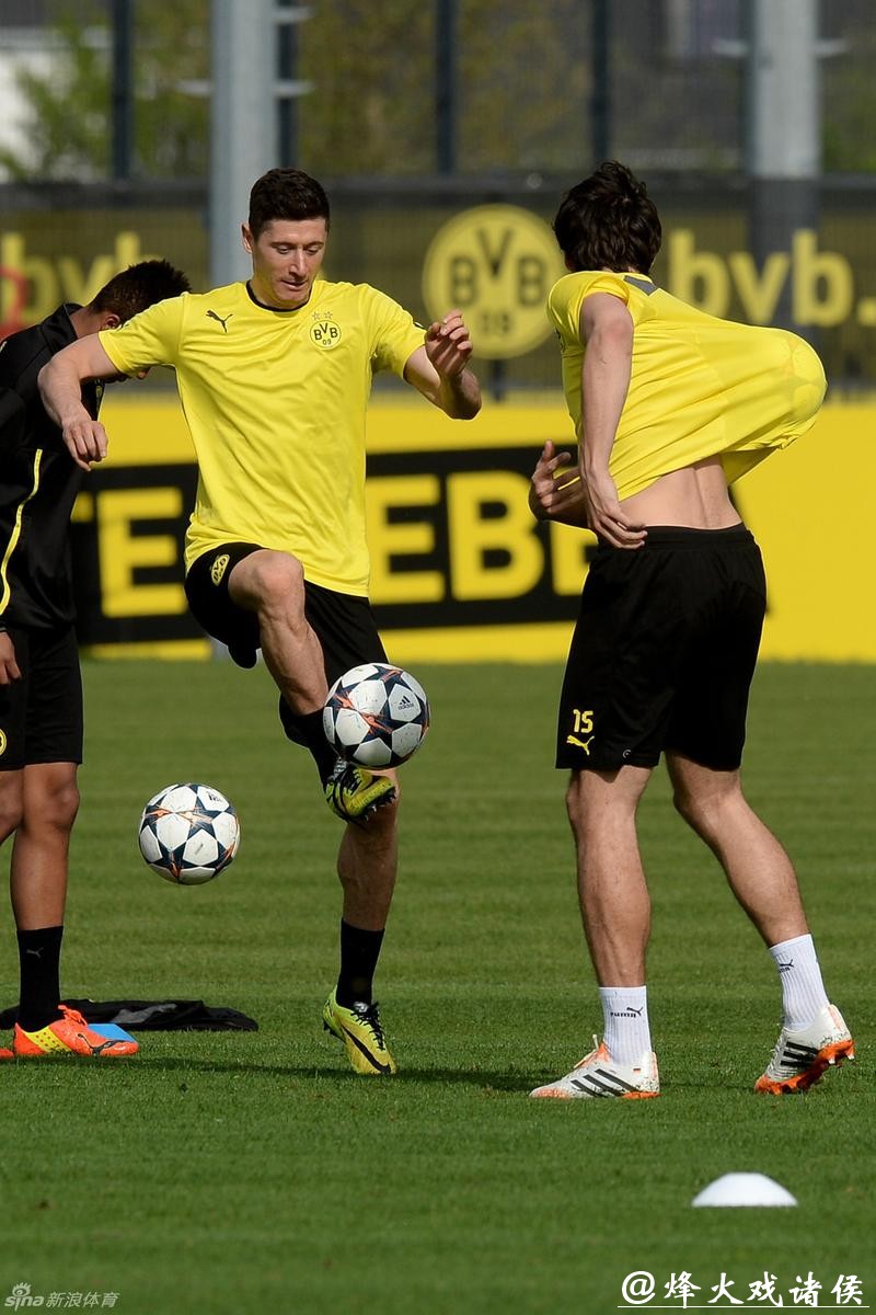 多特蒙德从周一开始两人一组训练
